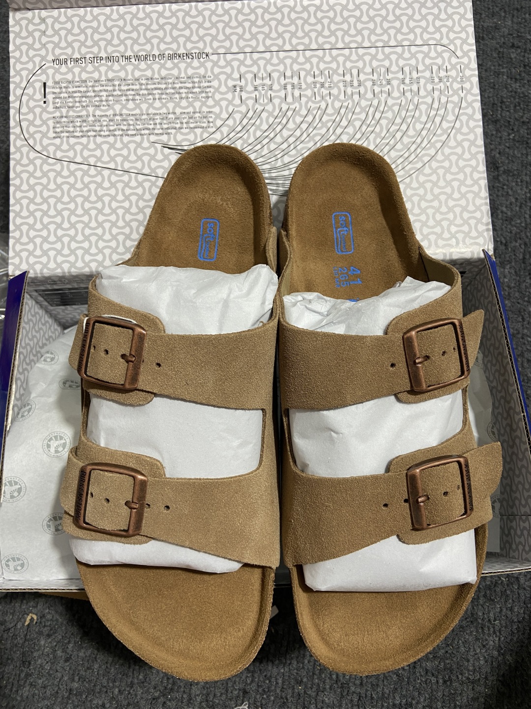  
BK版 博肯 Birkenstock Rio  二字拖
采用其特有的鞋床设计，贴合脚面穿着舒适，Bi
