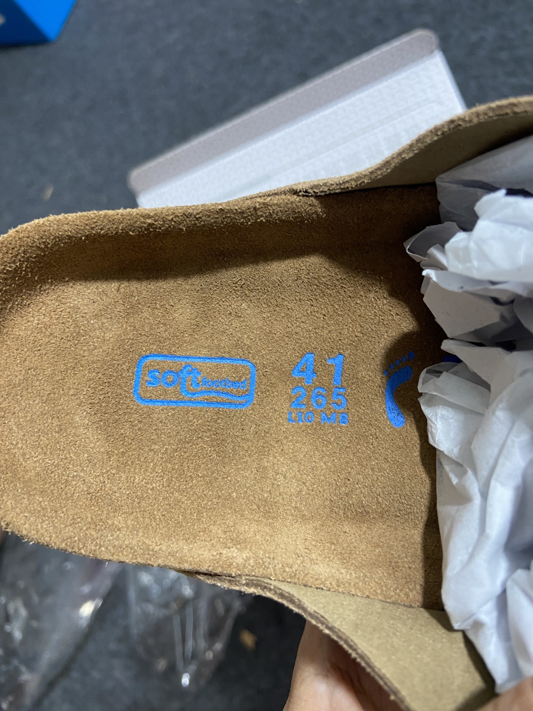  
BK版 博肯 Birkenstock Rio  二字拖
采用其特有的鞋床设计，贴合脚面穿着舒适，Bi