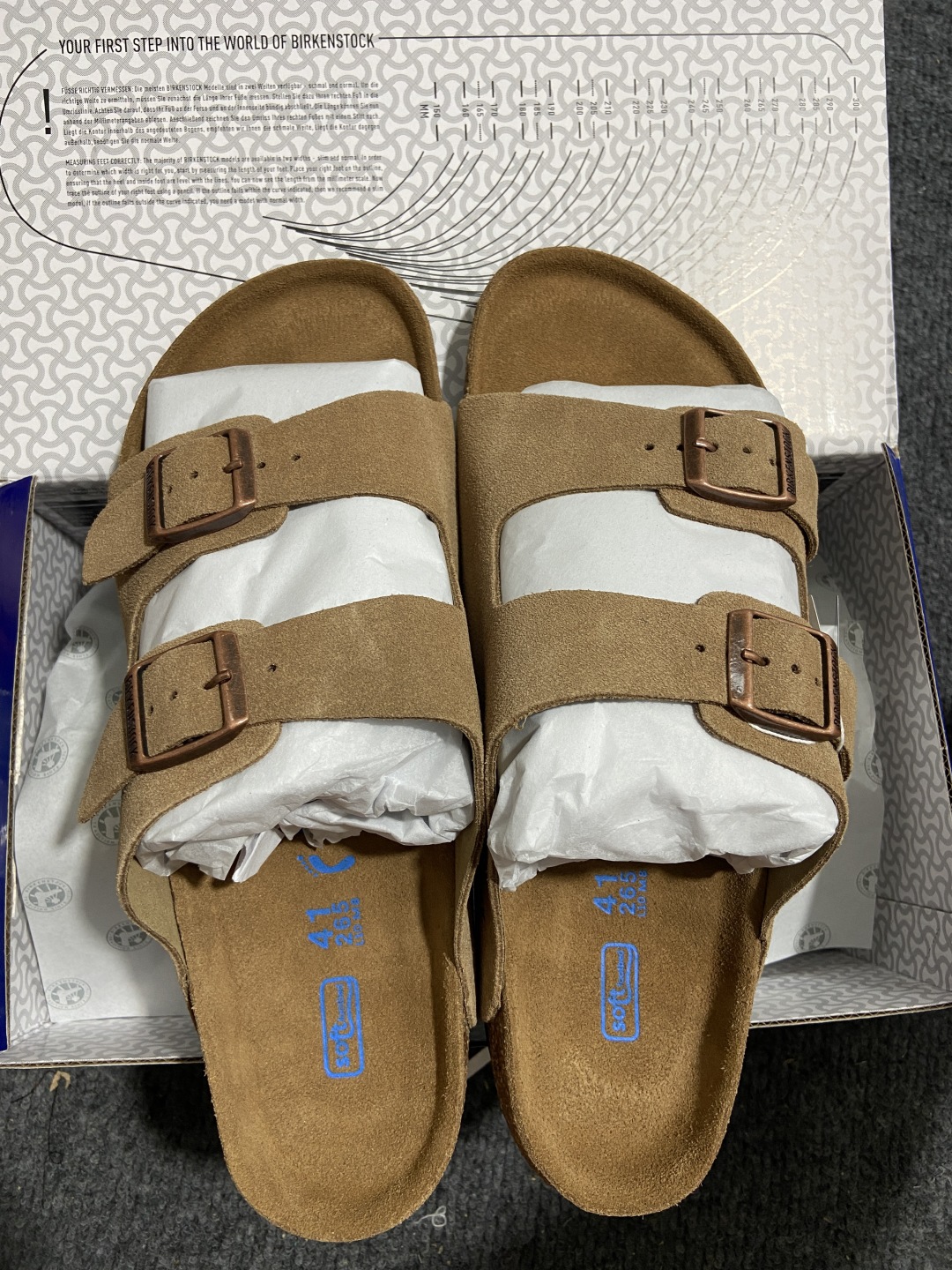  
BK版 博肯 Birkenstock Rio  二字拖
采用其特有的鞋床设计，贴合脚面穿着舒适，Bi