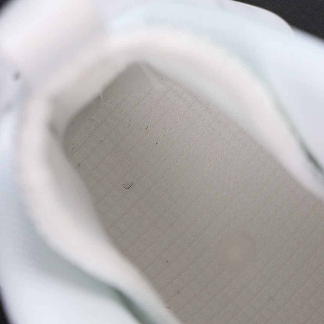 
Nike Air Foamposite One “Triple White” 白色 FQ4303 40