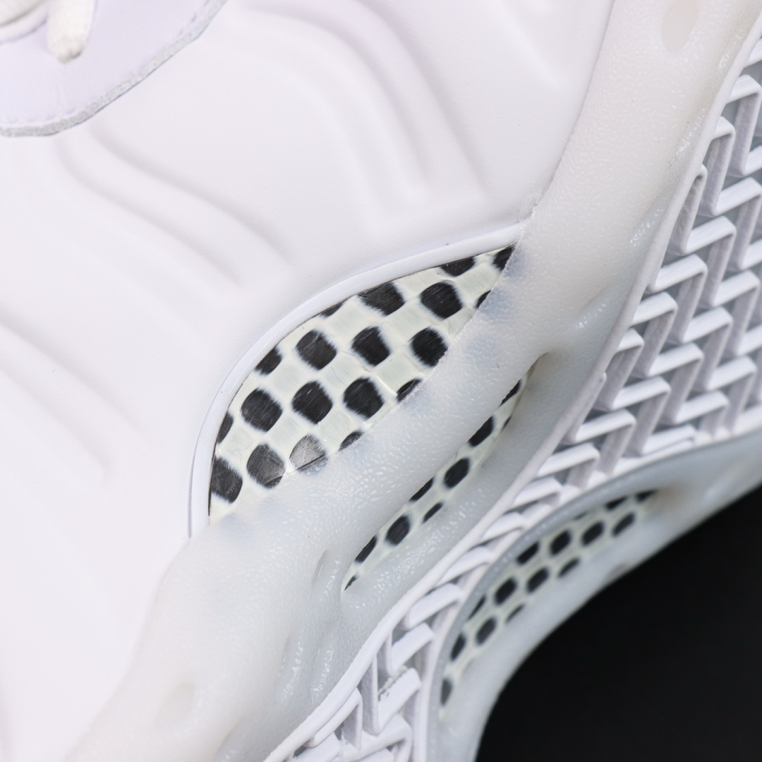 
Nike Air Foamposite One “Triple White” 白色 FQ4303 40