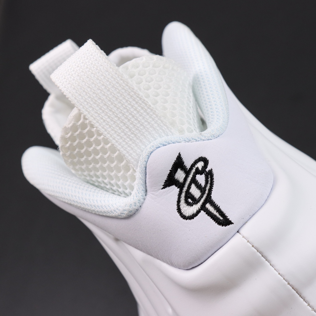 
Nike Air Foamposite One “Triple White” 白色 FQ4303 40