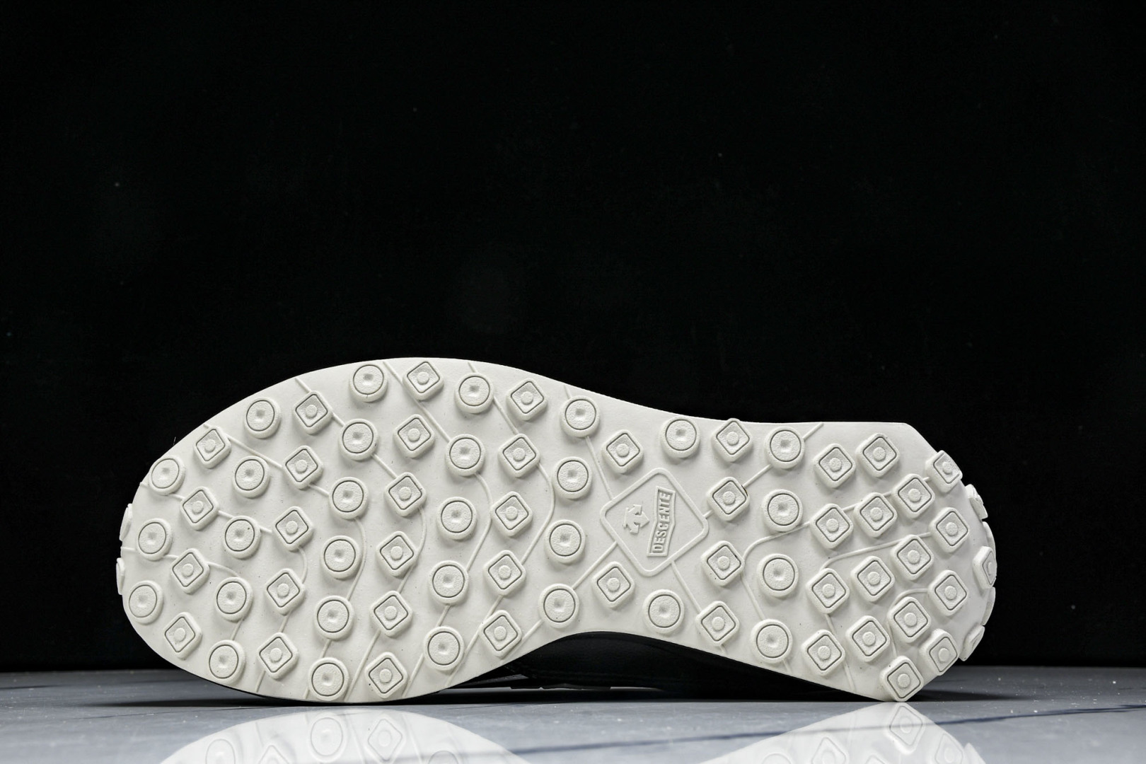  迪桑特DESCENTE Sport Style系列 CHRON RACER复古风运动休闲鞋 SLCR7