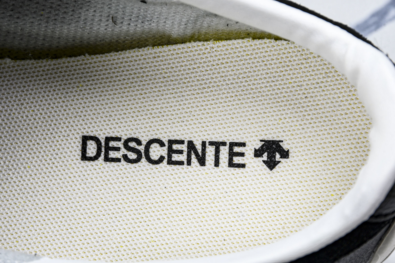  迪桑特DESCENTE Sport Style系列 CHRON RACER复古风运动休闲鞋 SLCR7