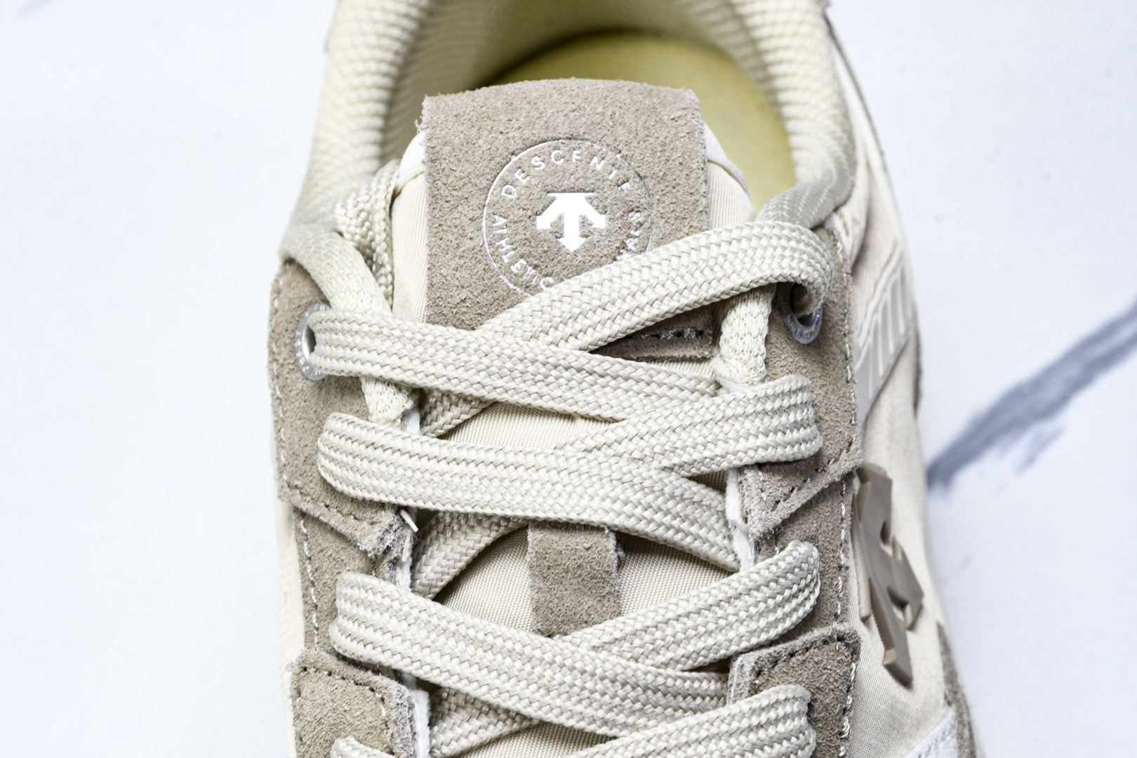 (纯原)迪桑特 DUALIS DESCENTE 系列 冬季新品 复古跑鞋 情侣款 D4431LSN21 