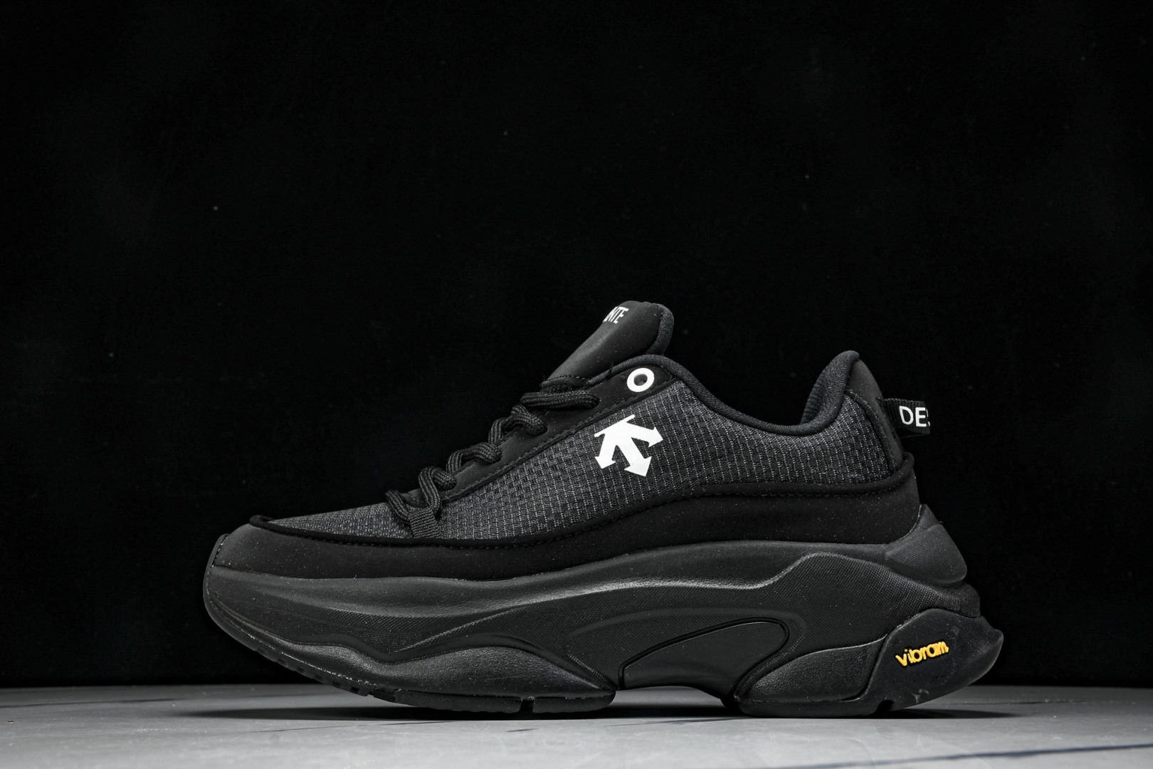  迪桑特·DESCENTE Dualis AP 逍客AP系列低帮厚底越野徒步户外休闲运动鞋 D4332L