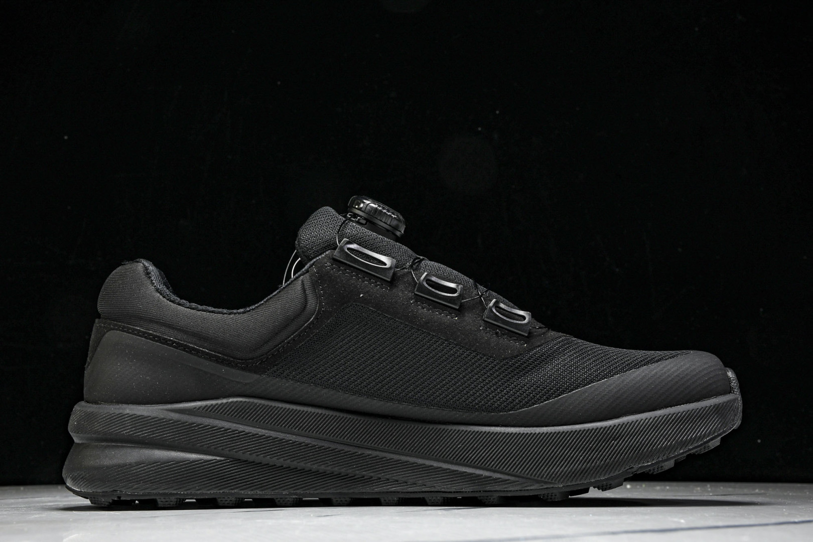  迪桑特·DESCENTE Training Low 训练系列户外休闲运动鞋 纽扣 大网黑 Y5233R
