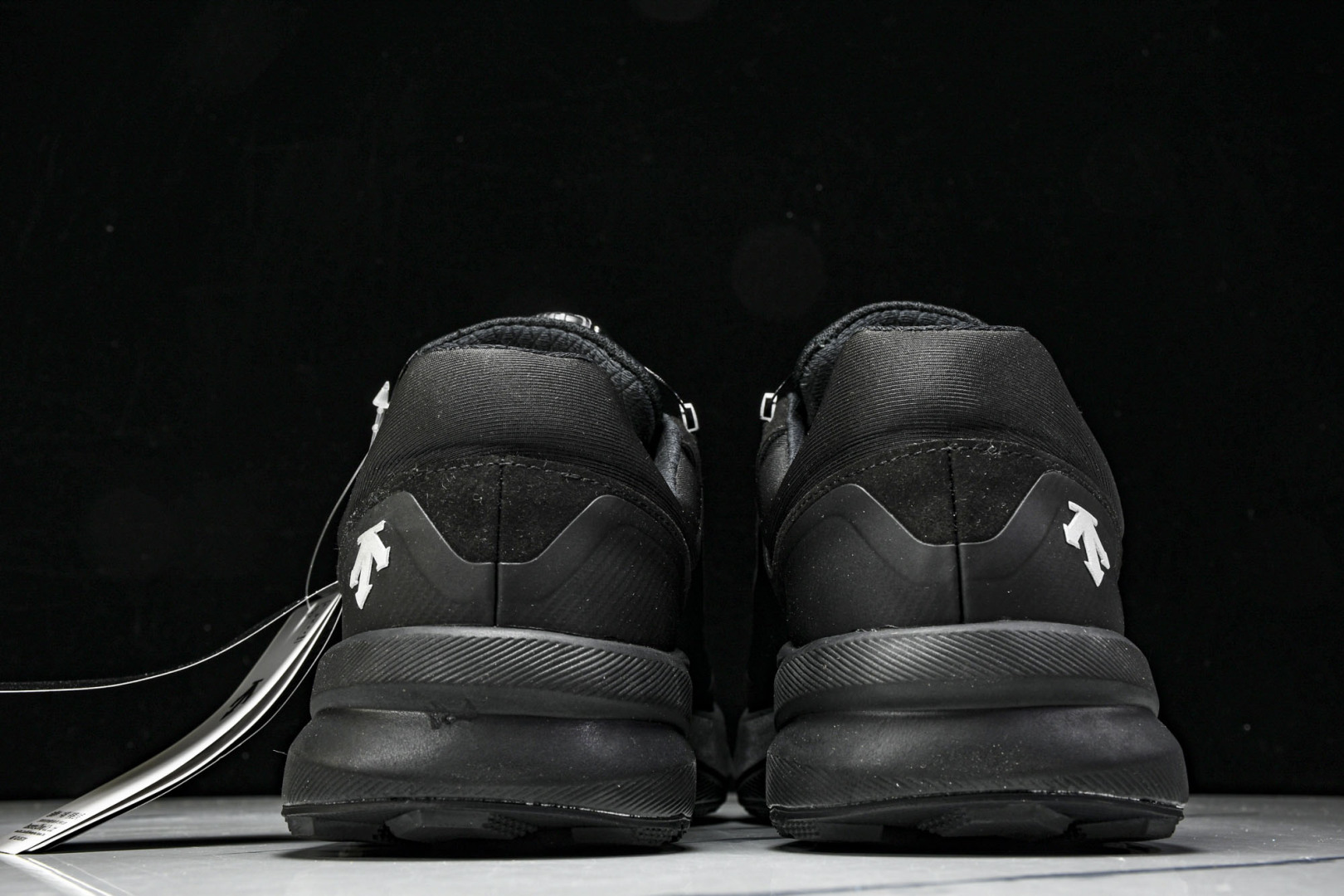  迪桑特·DESCENTE Training Low 训练系列户外休闲运动鞋 纽扣 大网黑 Y5233R