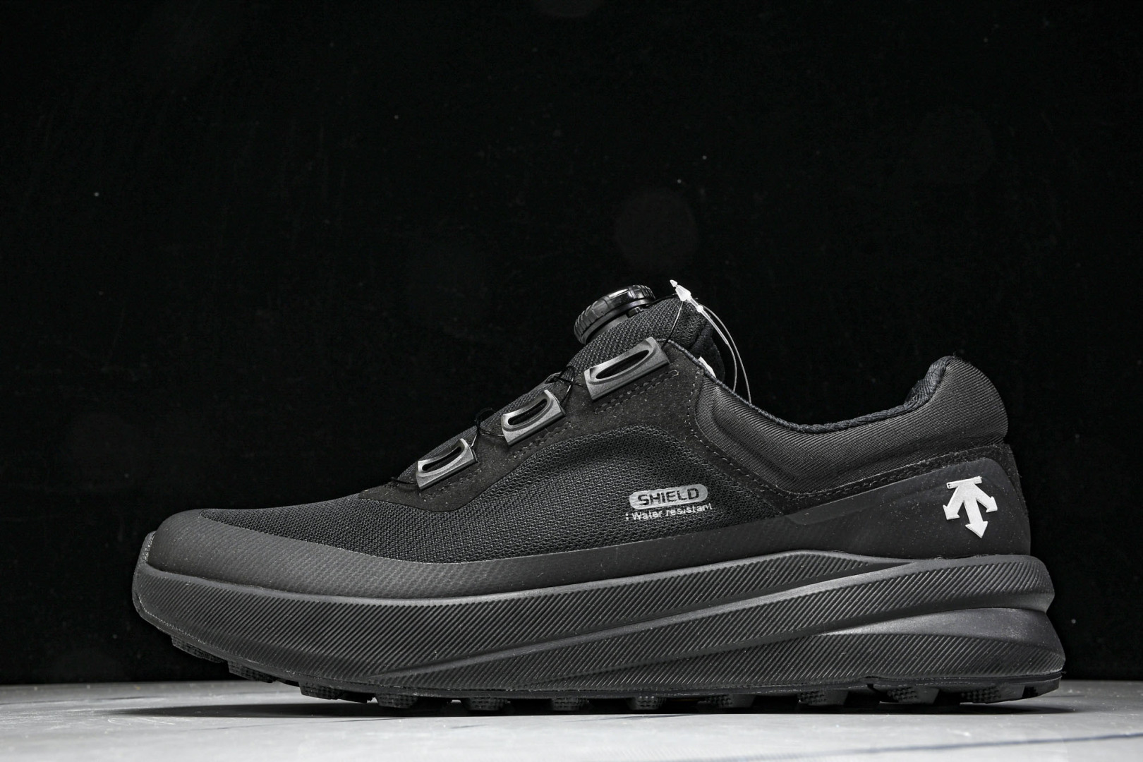  迪桑特·DESCENTE Training Low 训练系列户外休闲运动鞋 纽扣 大网黑 Y5233R