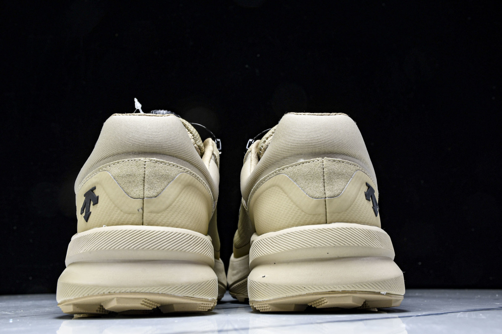  迪桑特·DESCENTE Training Low 训练系列户外休闲运动鞋 纽扣 大网黑白 Y5233