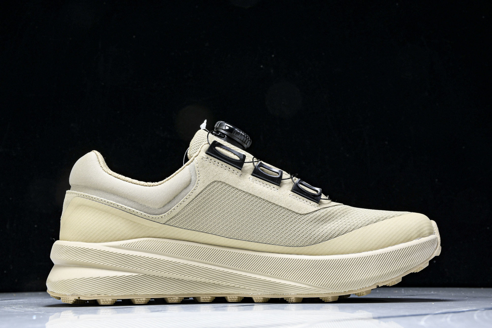  迪桑特·DESCENTE Training Low 训练系列户外休闲运动鞋 纽扣 大网黑白 Y5233
