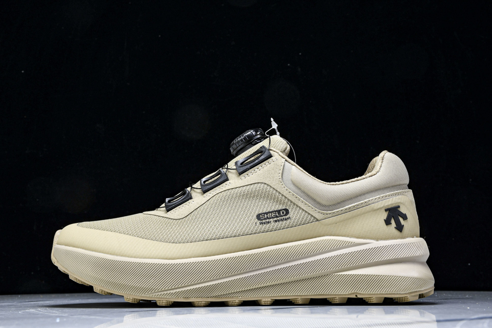  迪桑特·DESCENTE Training Low 训练系列户外休闲运动鞋 纽扣 大网黑白 Y5233