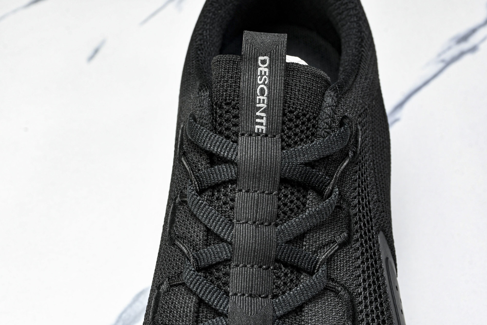  迪桑特DESCENTE RUNNING系列 舒适百搭减震透气回弹低帮运动跑步鞋 D4331RRN32 