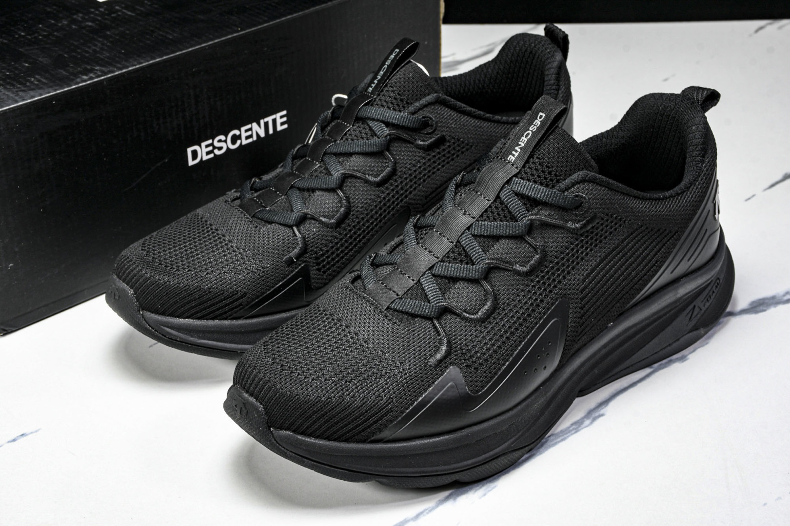  迪桑特DESCENTE RUNNING系列 舒适百搭减震透气回弹低帮运动跑步鞋 D4331RRN32 