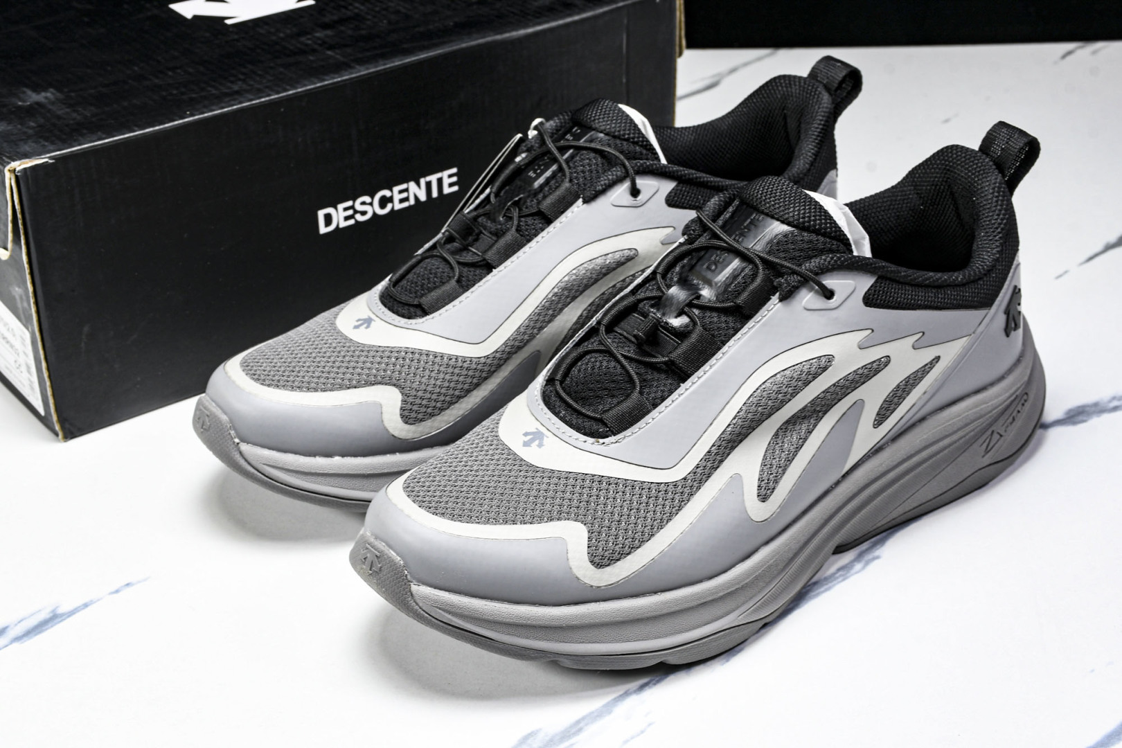  迪桑特DESCENTE RUNNING系列 舒适百搭减震透气回弹低帮运动跑步鞋 D4331RRN32_