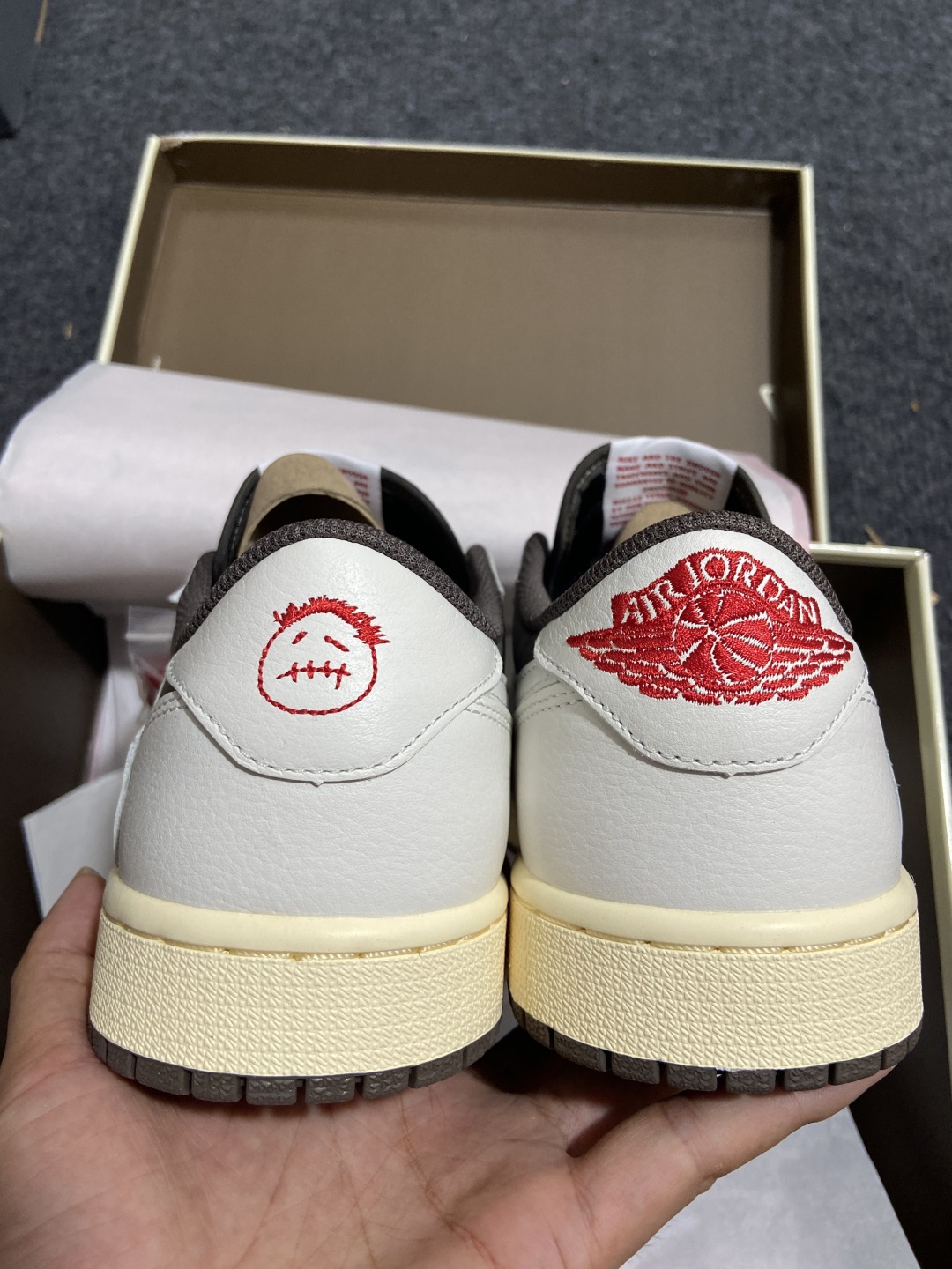 AJ1 Low 白棕倒钩 鞋码：36-47.5

纯原版出品-Travis Scott x Air Jo