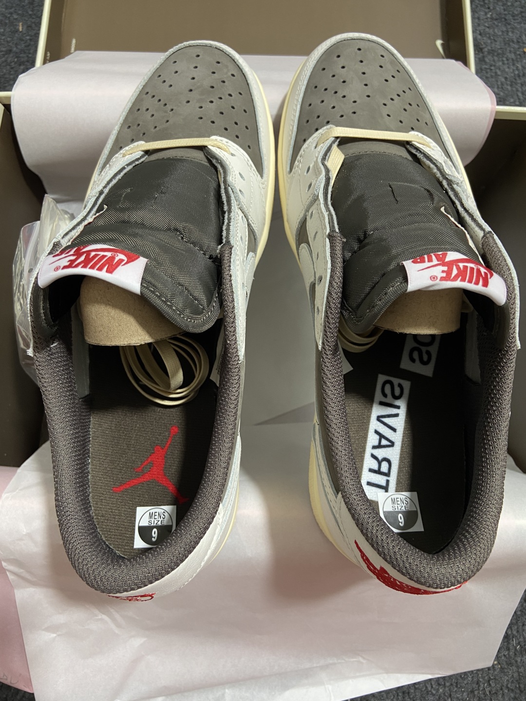 AJ1 Low 白棕倒钩 鞋码：36-47.5

纯原版出品-Travis Scott x Air Jo