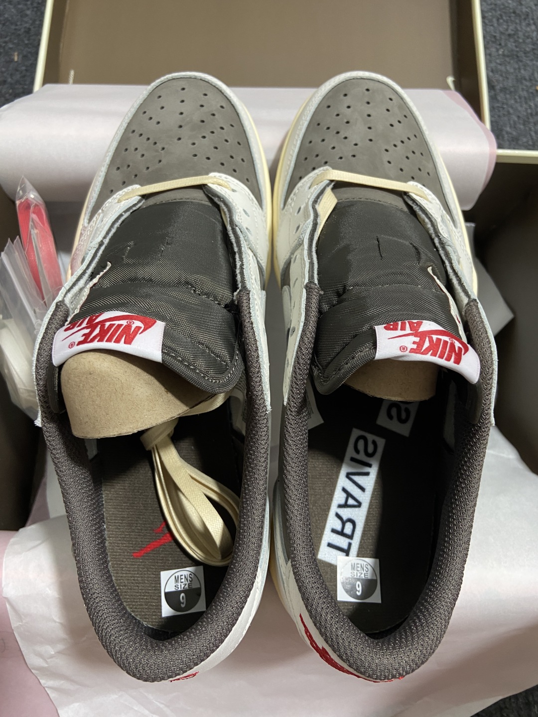AJ1 Low 白棕倒钩 鞋码：36-47.5

纯原版出品-Travis Scott x Air Jo