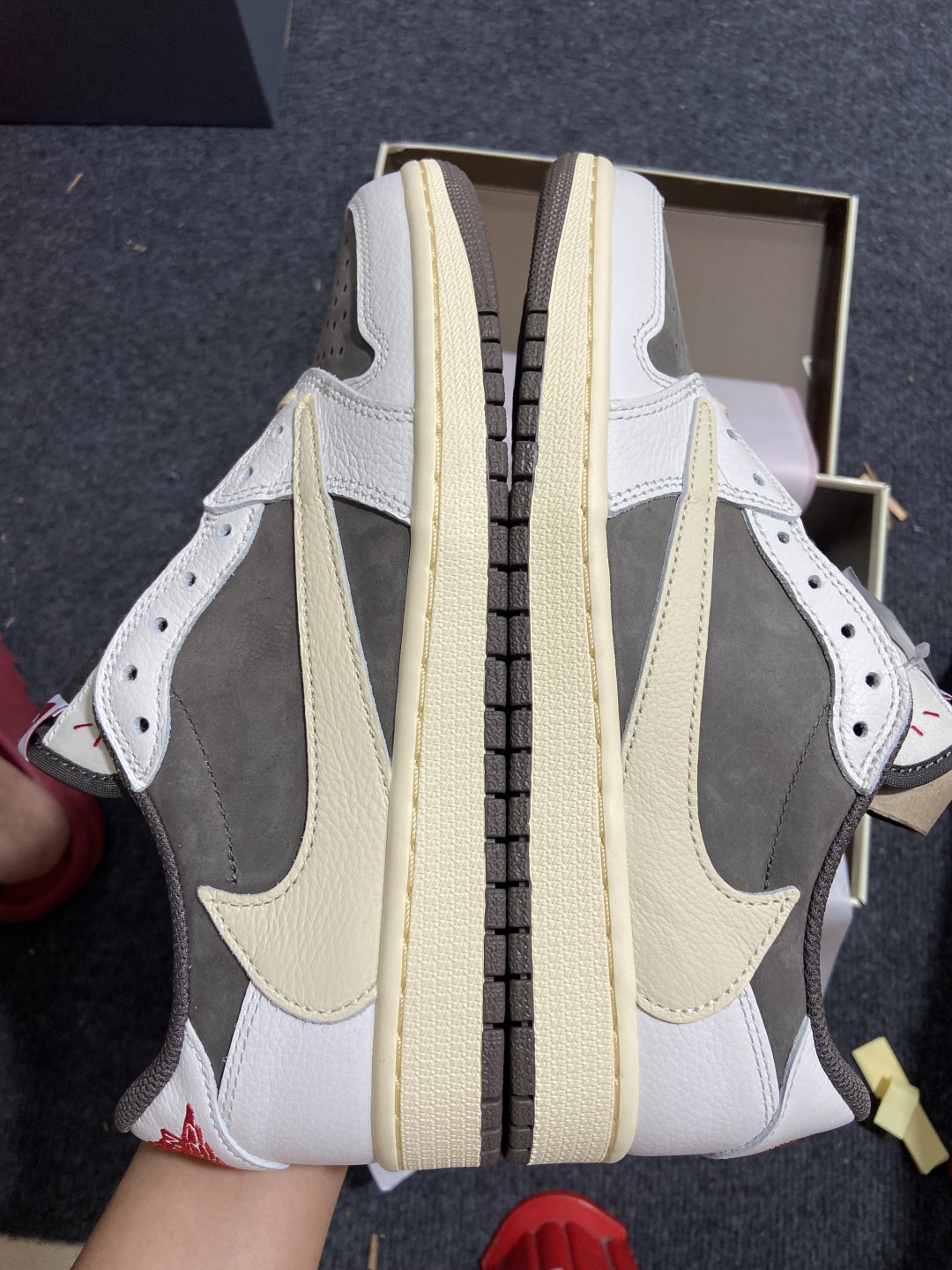 AJ1 Low 白棕倒钩 鞋码：36-47.5

纯原版出品-Travis Scott x Air Jo