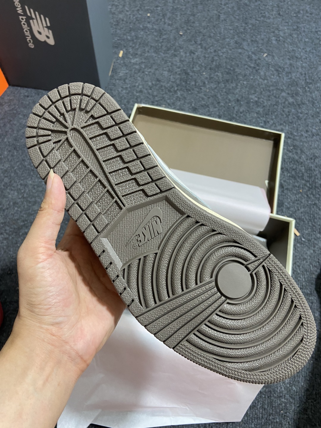 AJ1 Low 白棕倒钩 鞋码：36-47.5

纯原版出品-Travis Scott x Air Jo