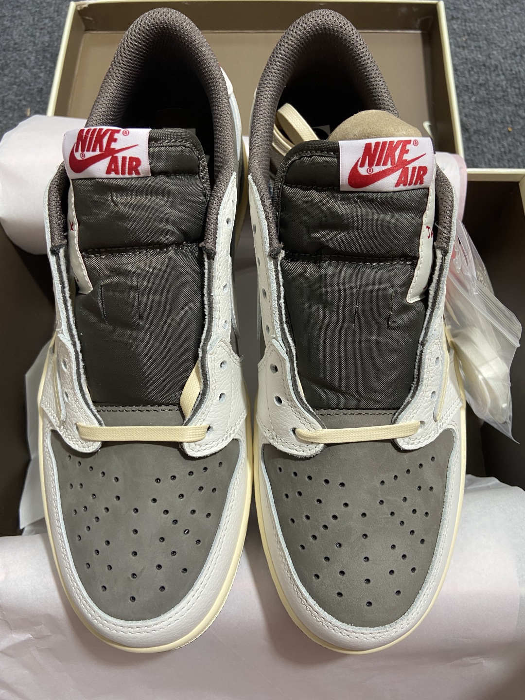 AJ1 Low 白棕倒钩 鞋码：36-47.5

纯原版出品-Travis Scott x Air Jo