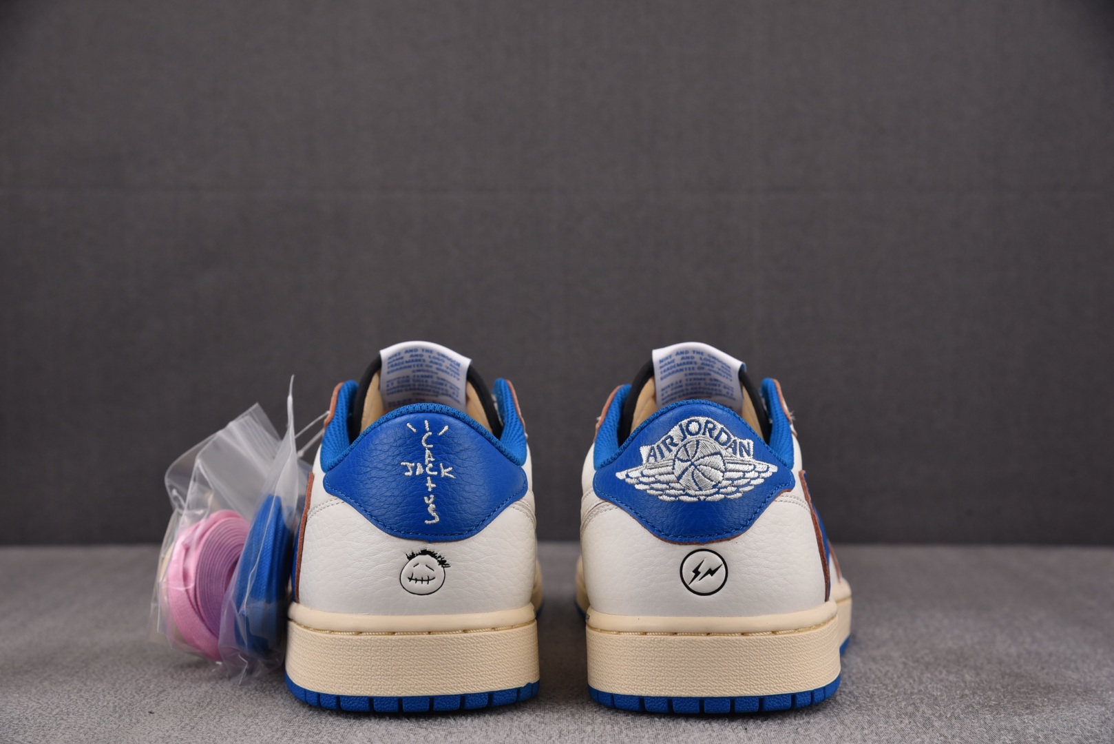 AJ Low 尺码36-47.5

纯原版出品-Fragment Design x Travis Sco