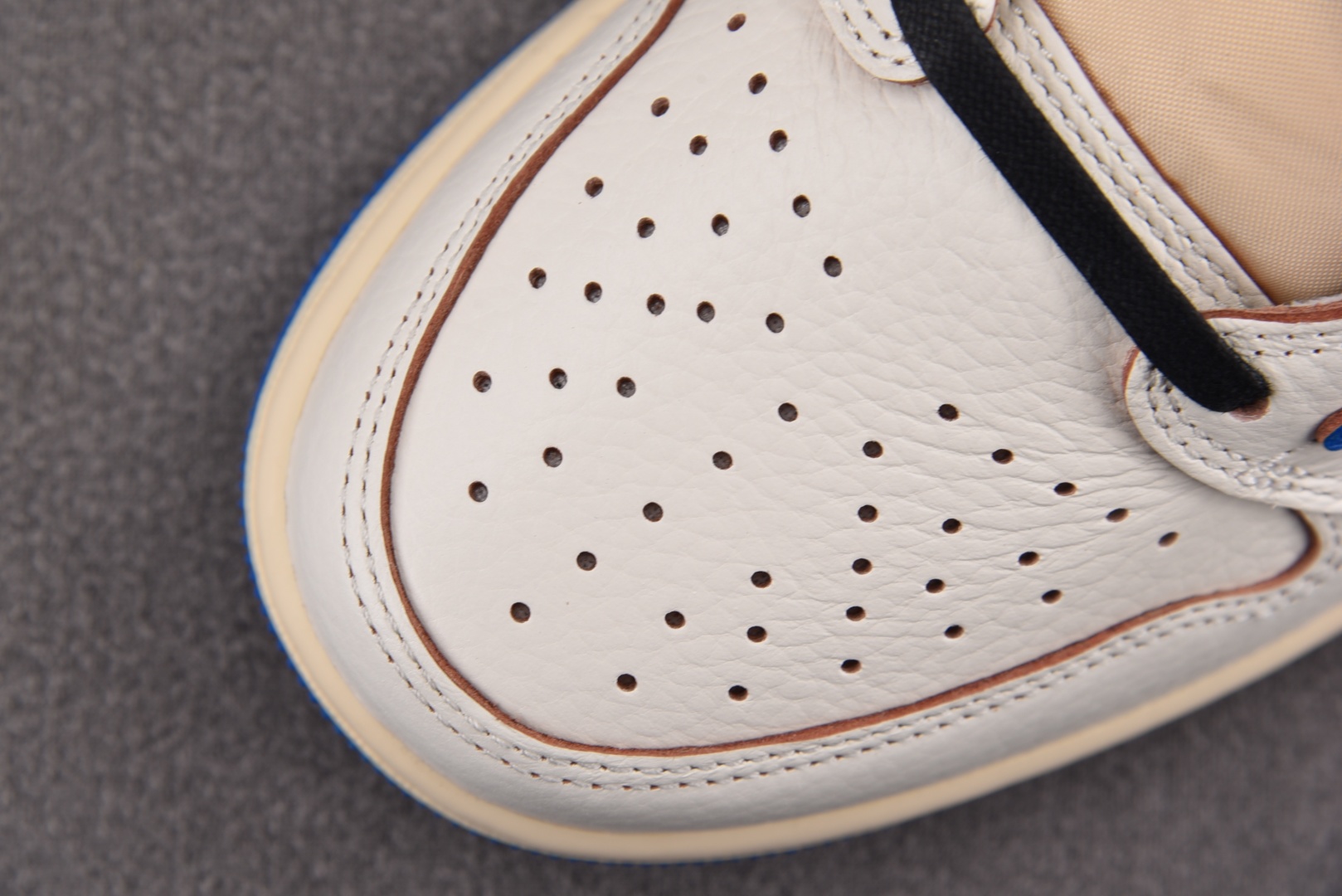 AJ Low 尺码36-47.5

纯原版出品-Fragment Design x Travis Sco