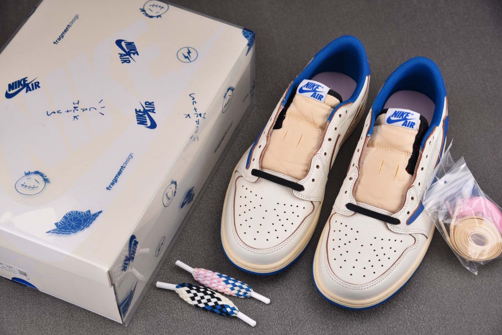 AJ Low 尺码36-47.5

纯原版出品-Fragment Design x Travis Sco