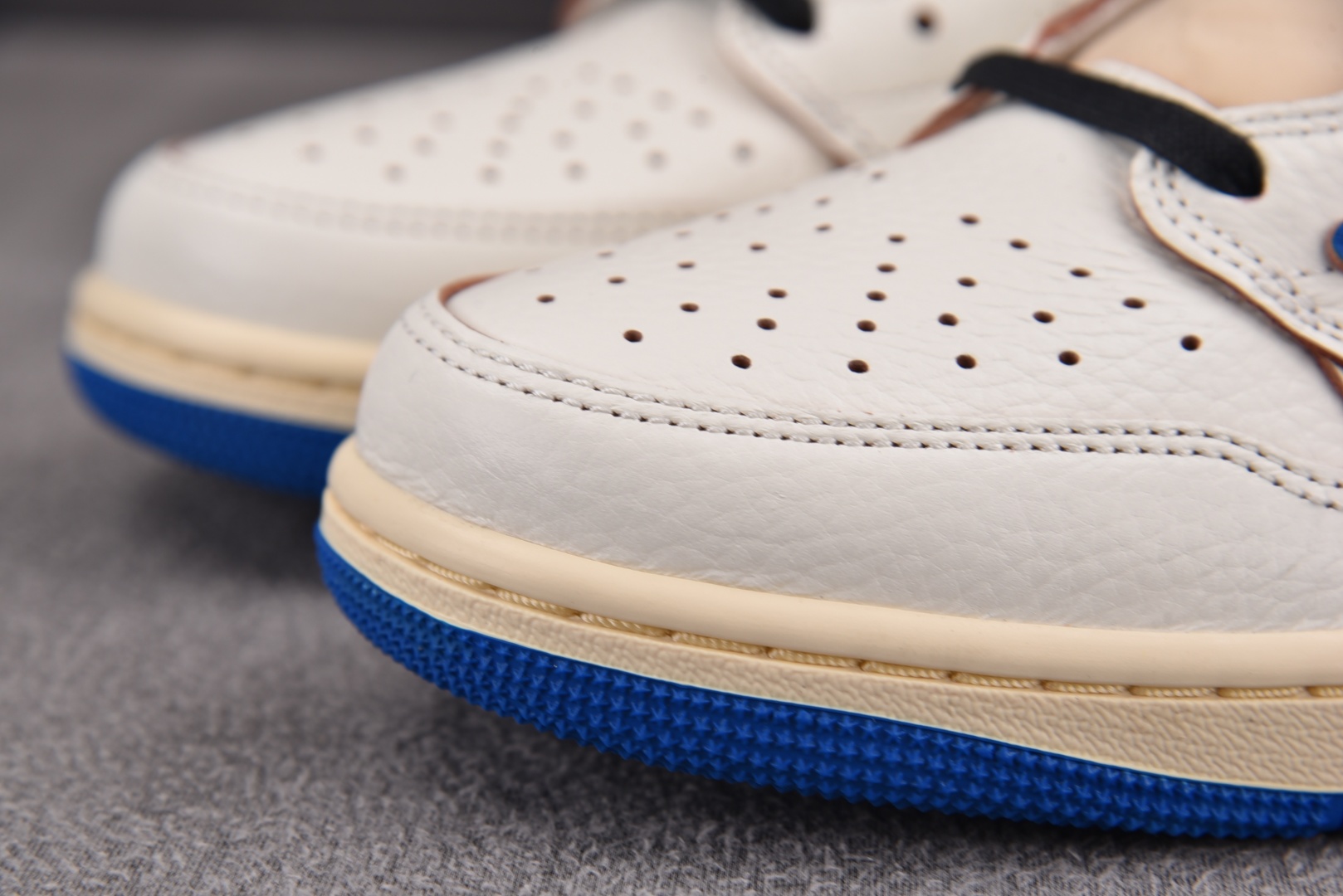 AJ Low 尺码36-47.5

纯原版出品-Fragment Design x Travis Sco