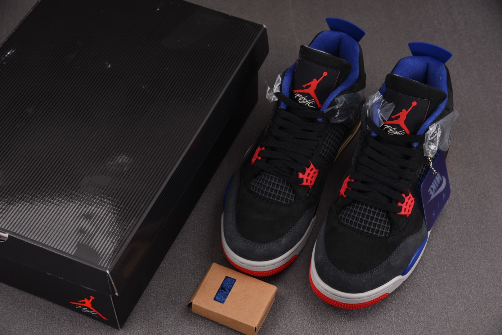 AJ4黑蓝 尺码36-47.5

纯原版出品-Air Jordan 4 Retro Rare Air 稀