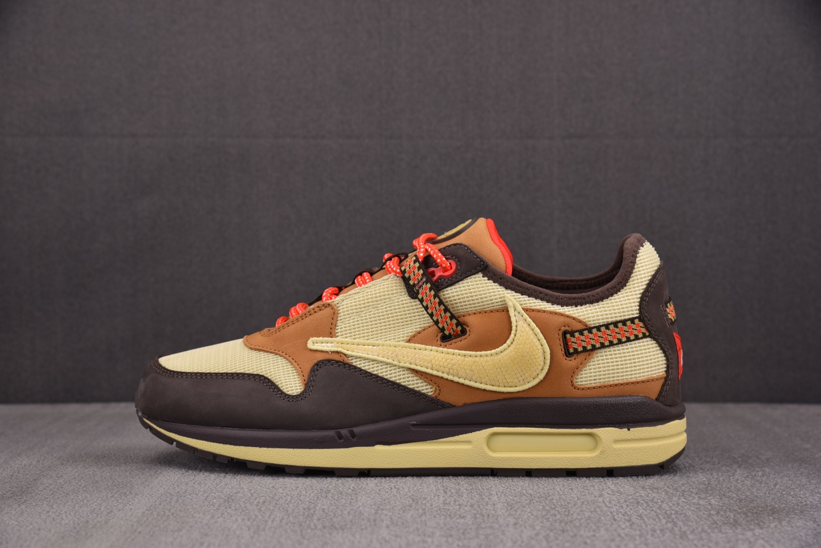 Travis黄棕  尺码36-47.5

纯原版出品-NK Air Max 1 Travis Scott