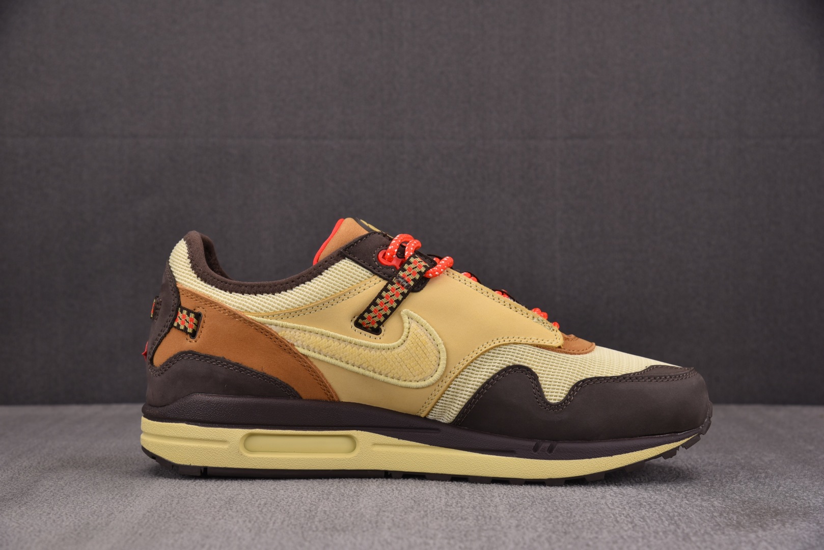 Travis黄棕  尺码36-47.5

纯原版出品-NK Air Max 1 Travis Scott