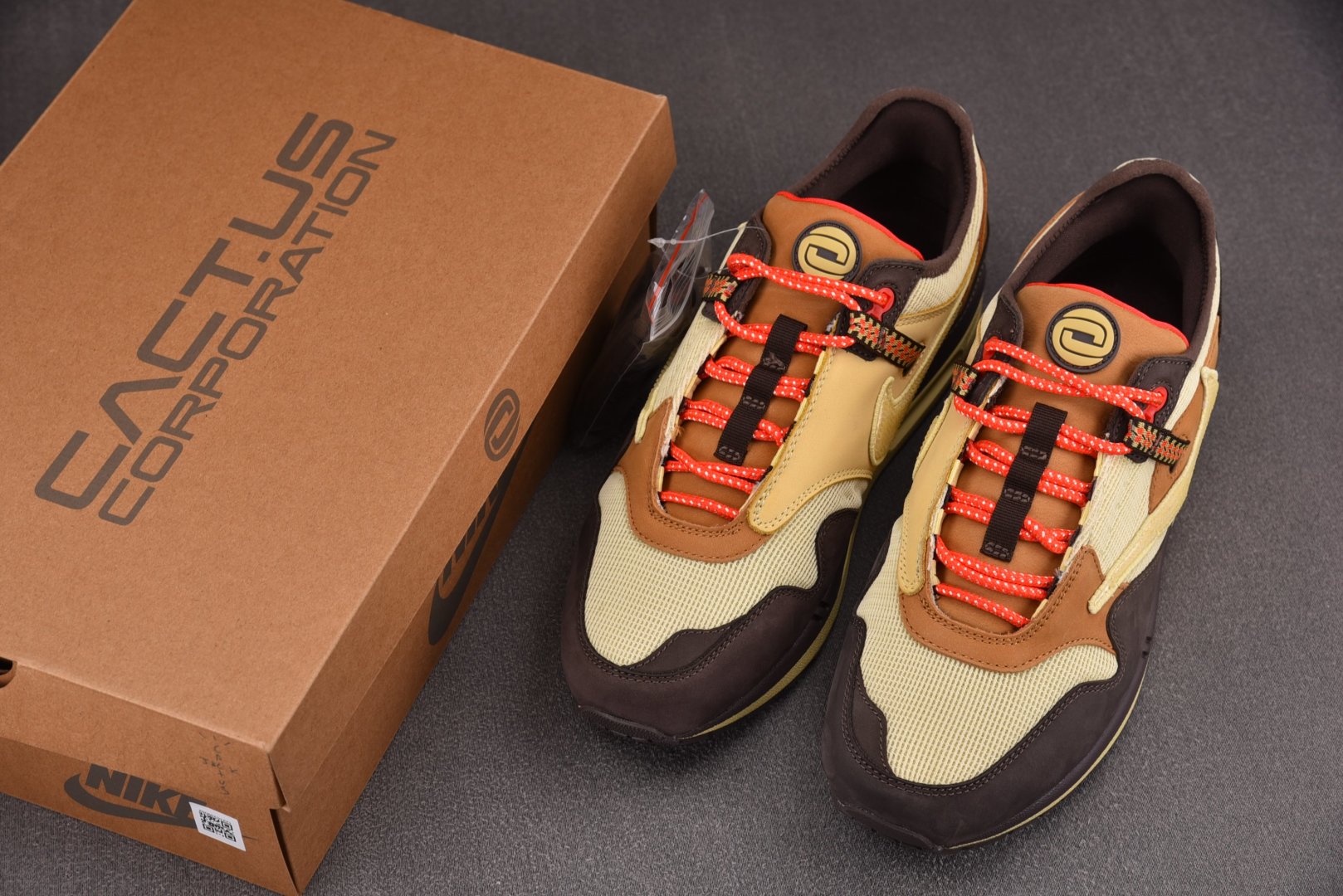Travis黄棕  尺码36-47.5

纯原版出品-NK Air Max 1 Travis Scott