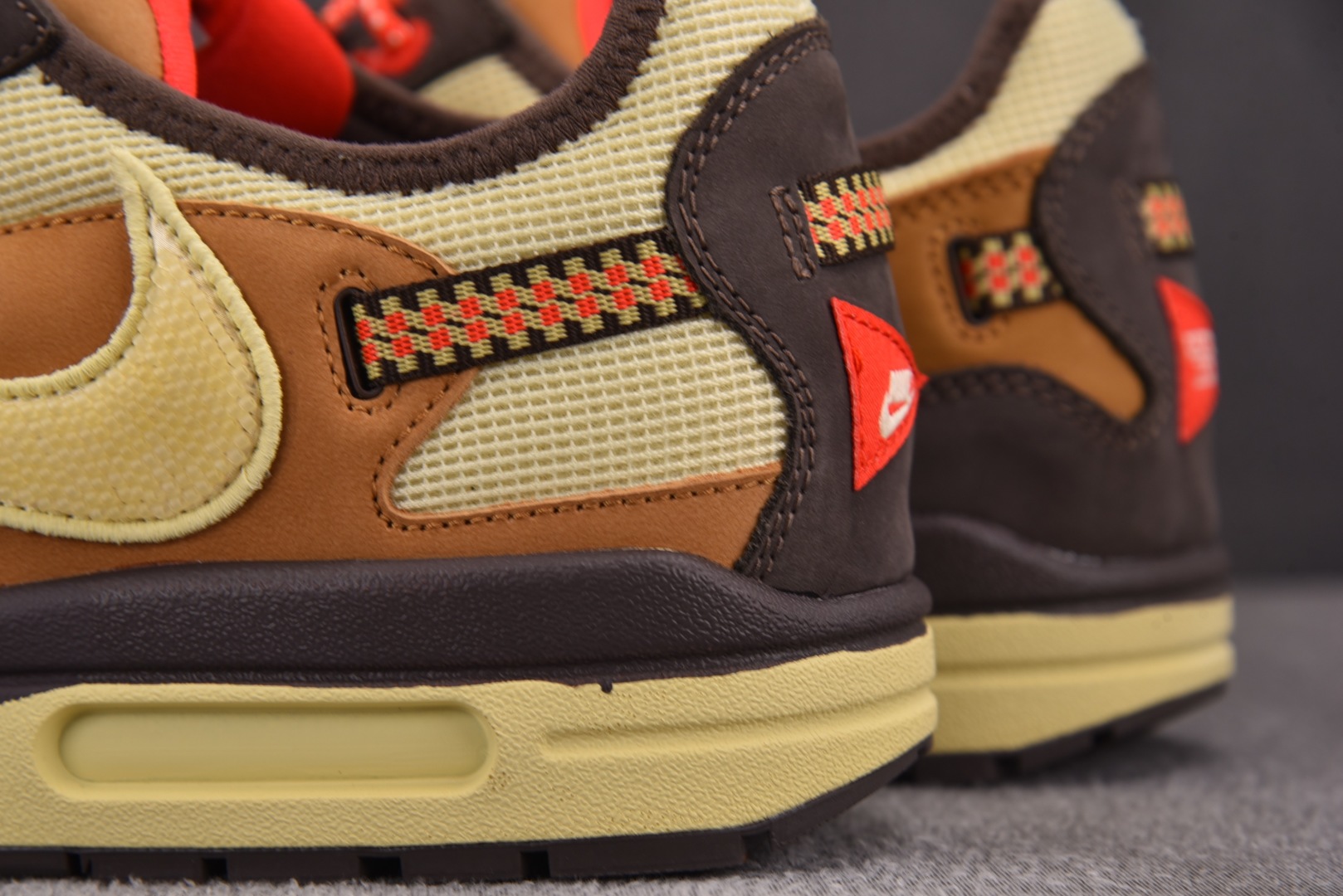 Travis黄棕  尺码36-47.5

纯原版出品-NK Air Max 1 Travis Scott