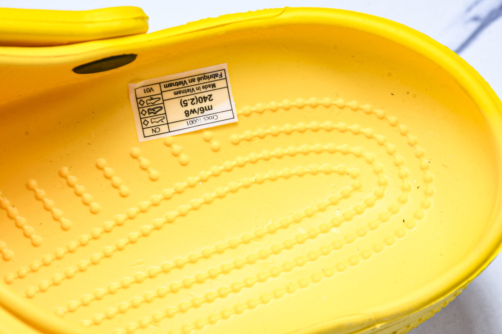  Crocs 卡骆驰 明星上脚同款 经夏季经典两用沙滩洞洞鞋 凉鞋拖鞋 尺码：M3（34-35）M4（3