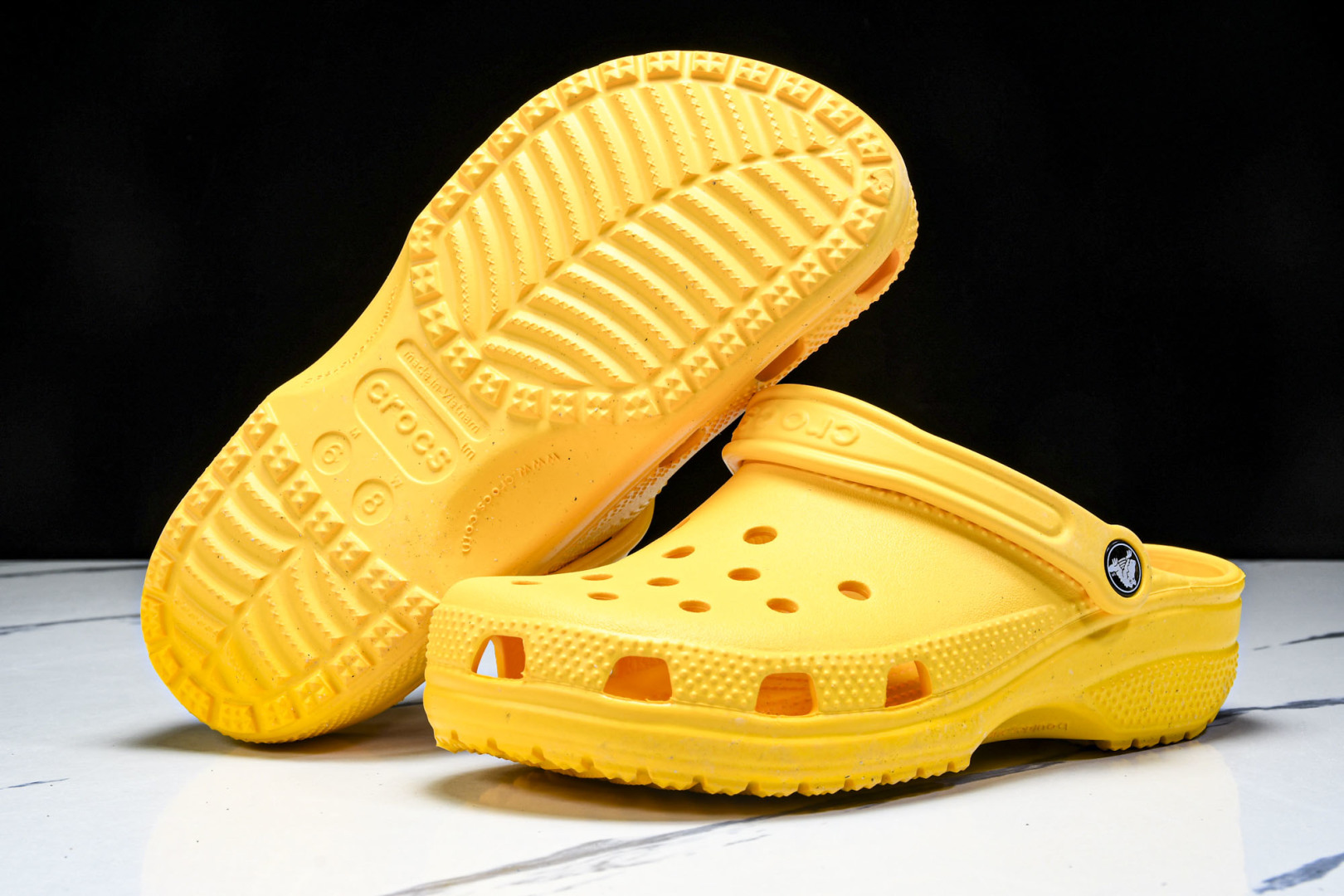 Crocs 卡骆驰 明星上脚同款 经夏季经典两用沙滩洞洞鞋 凉鞋拖鞋 尺码：M3（34-35）M4（3