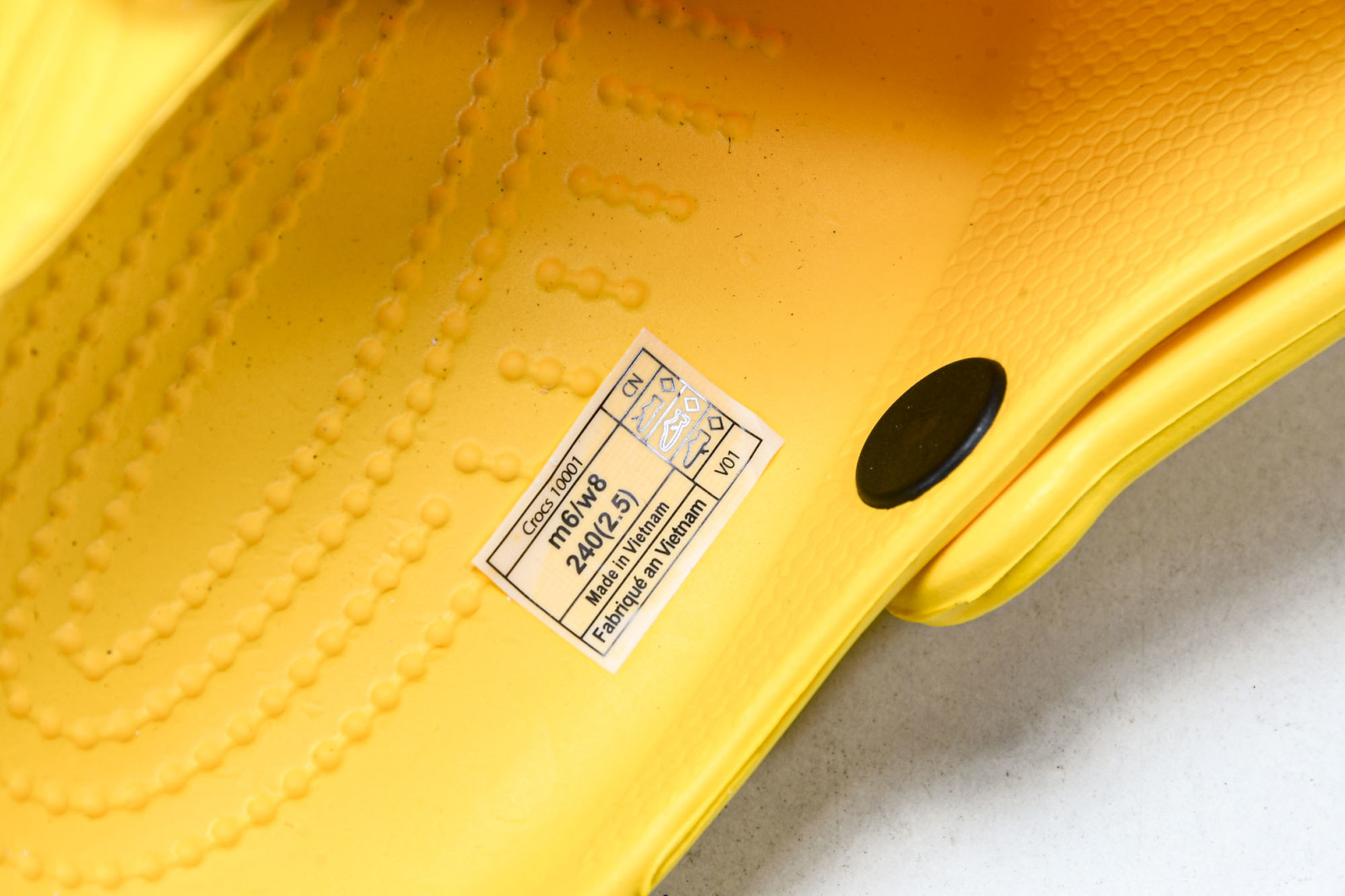  Crocs 卡骆驰 明星上脚同款 经夏季经典两用沙滩洞洞鞋 凉鞋拖鞋 尺码：M3（34-35）M4（3