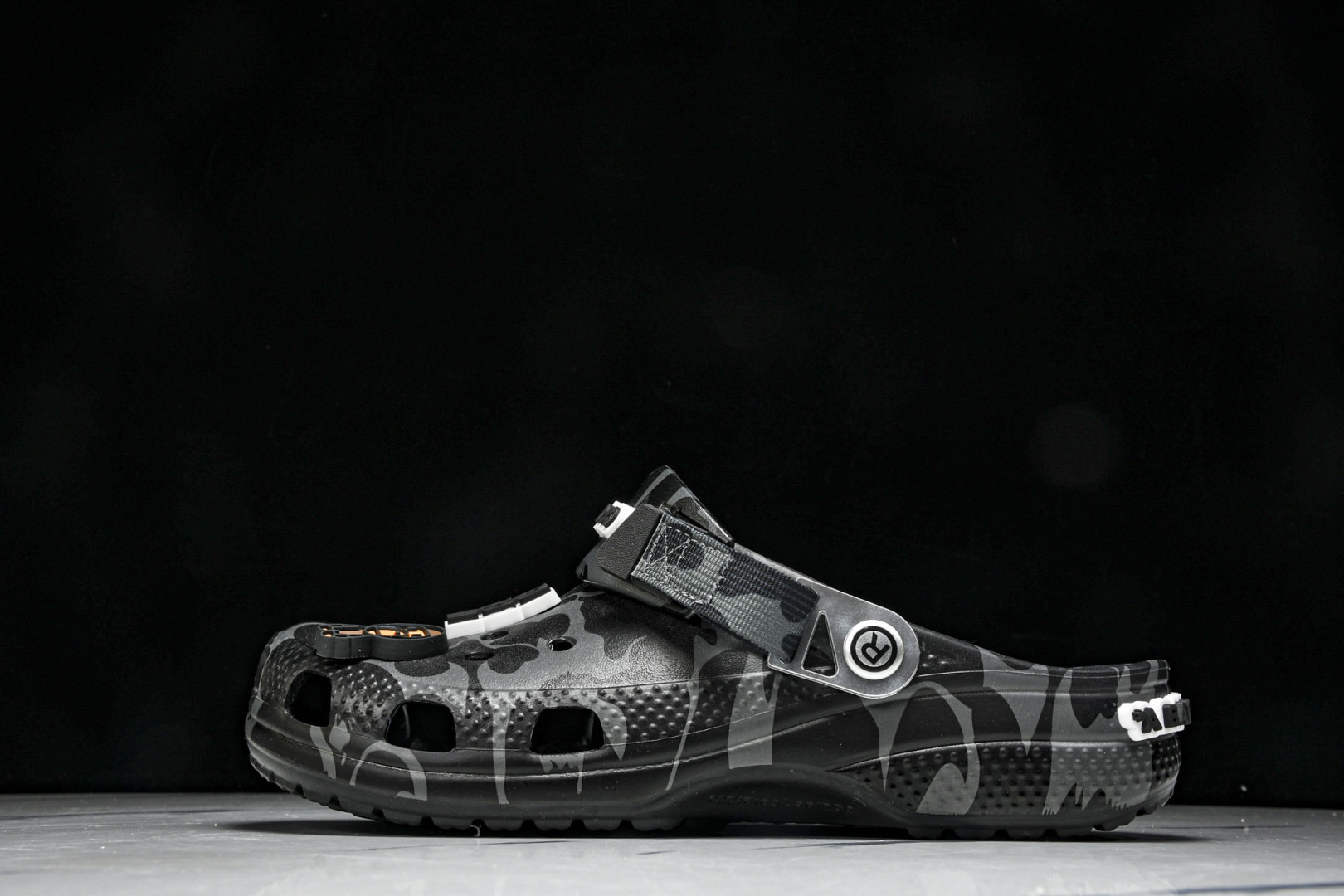  Bape x crocs classic clog卡骆驰 Classic clog 迷彩印花 舒适百搭
