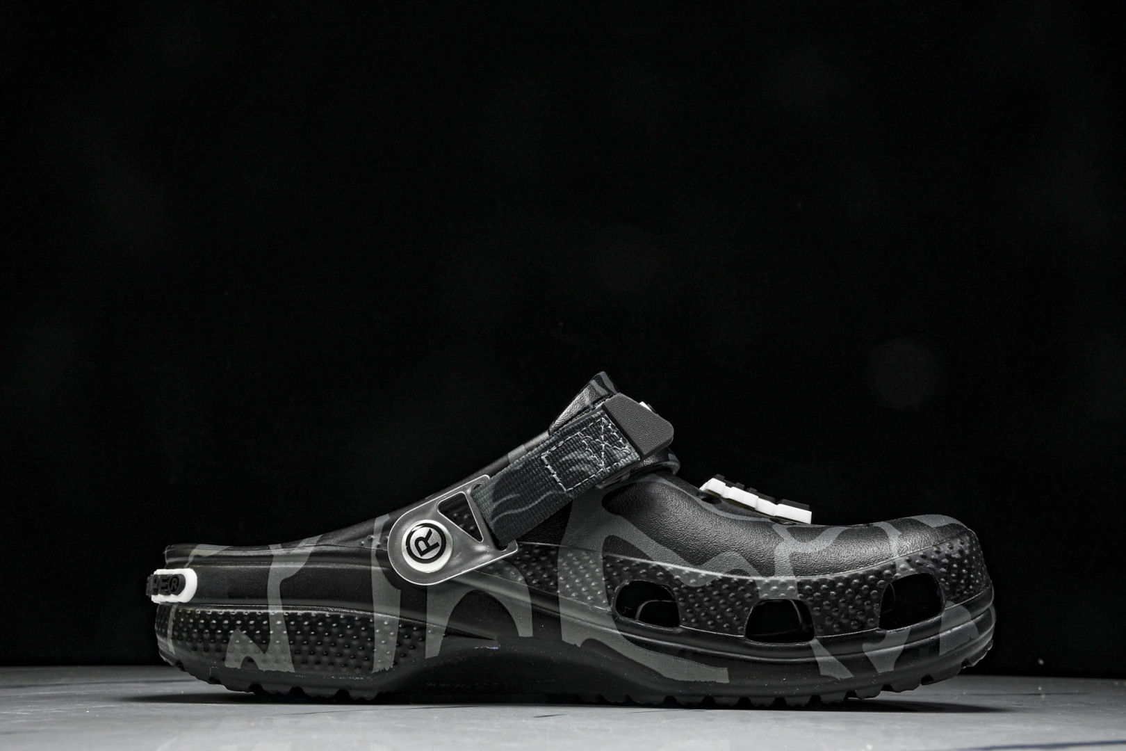  Bape x crocs classic clog卡骆驰 Classic clog 迷彩印花 舒适百搭