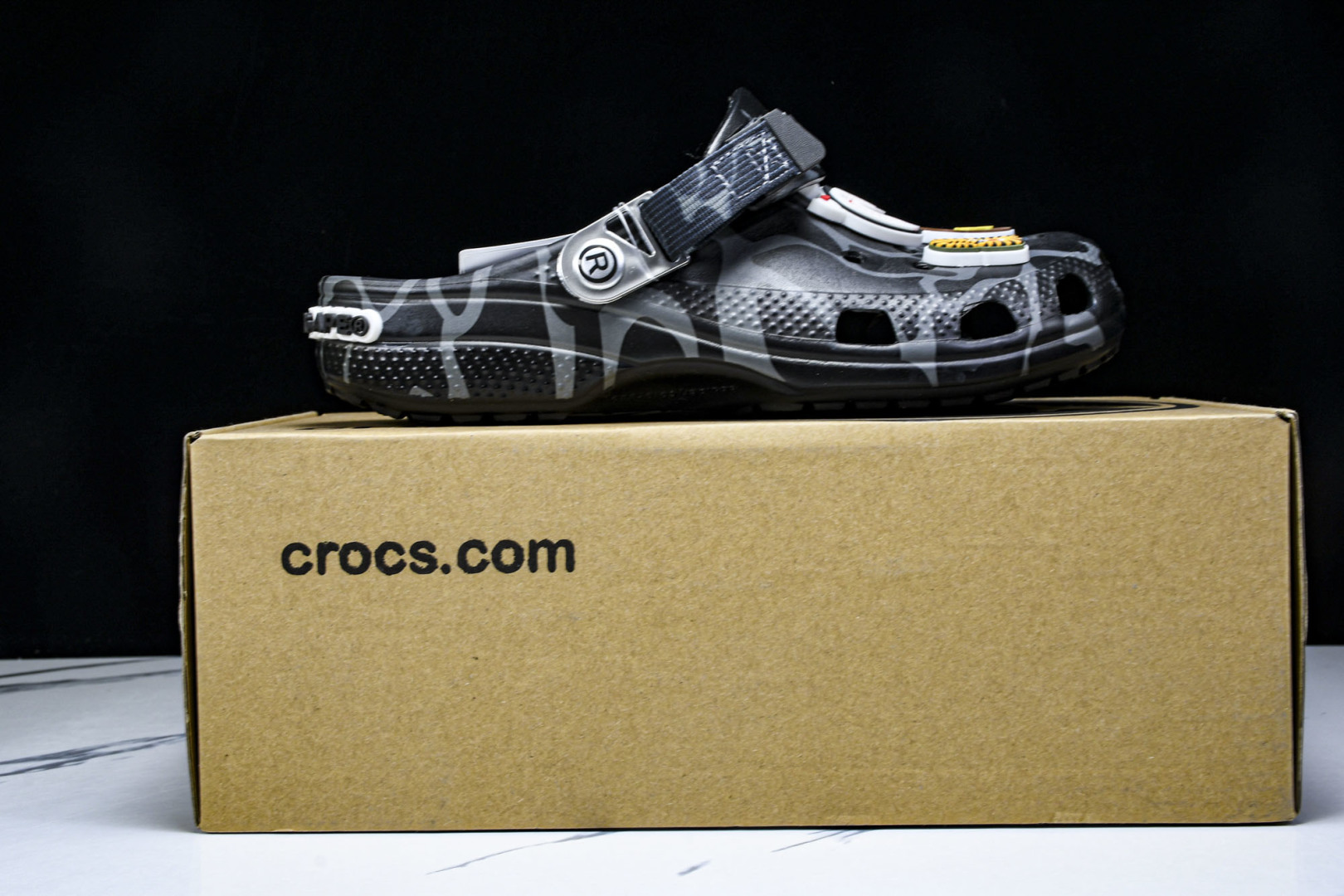  Bape x crocs classic clog卡骆驰 Classic clog 迷彩印花 舒适百搭