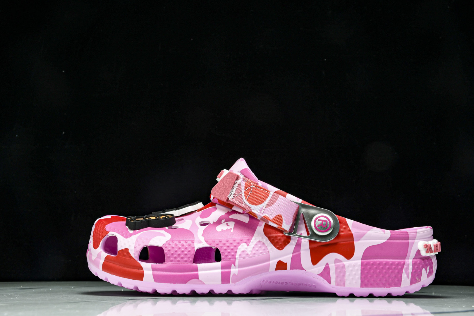  Bape x crocs classic clog卡骆驰 Classic clog 迷彩印花 舒适百搭