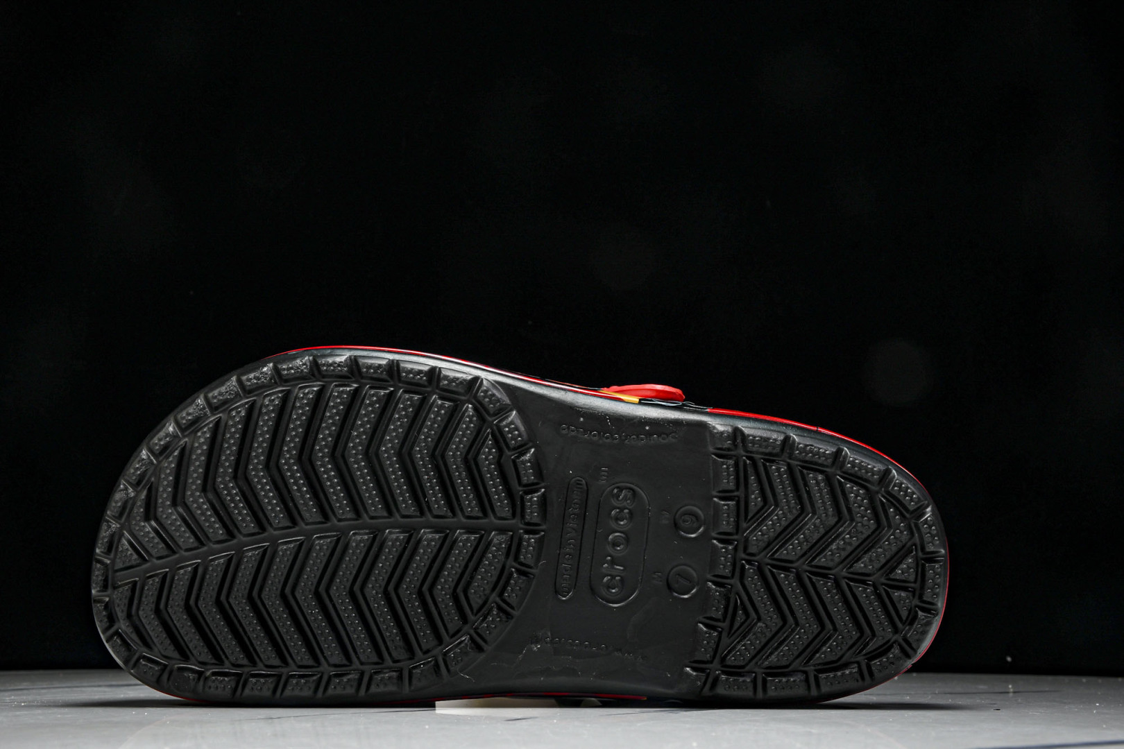  Cars x Crocs卡骆驰Classic clogLightning McQueen休闲舒适洞洞鞋
