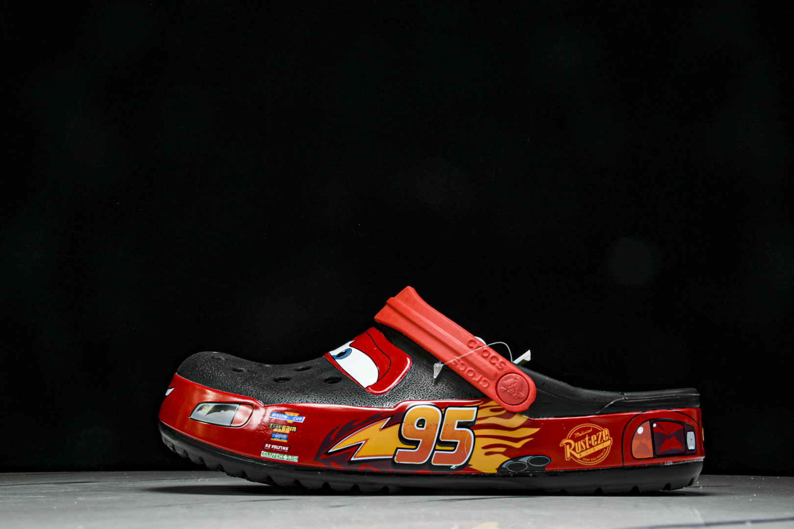  Cars x Crocs卡骆驰Classic clogLightning McQueen休闲舒适洞洞鞋