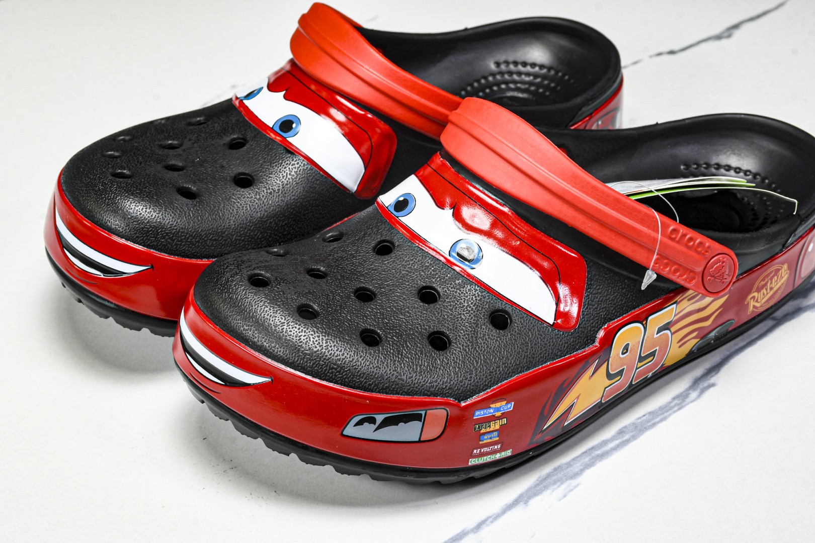  Cars x Crocs卡骆驰Classic clogLightning McQueen休闲舒适洞洞鞋