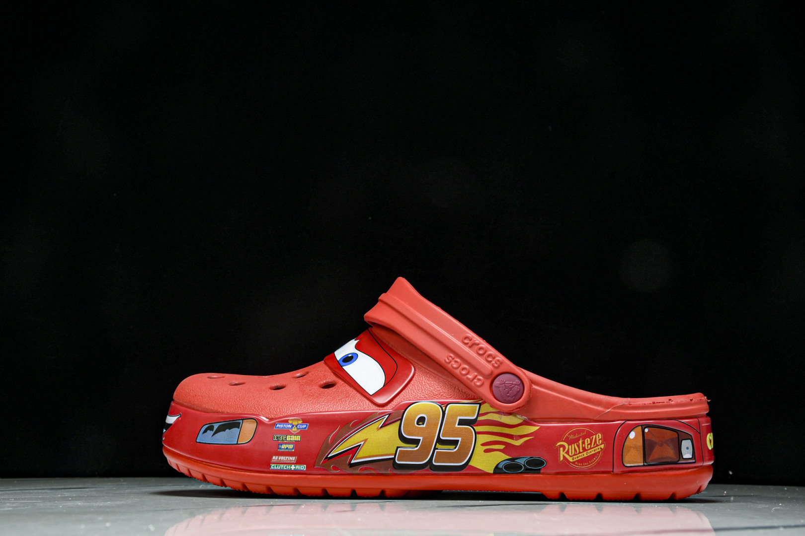 Cars x Crocs卡骆驰Classic clogLightning McQueen休闲舒适洞洞鞋