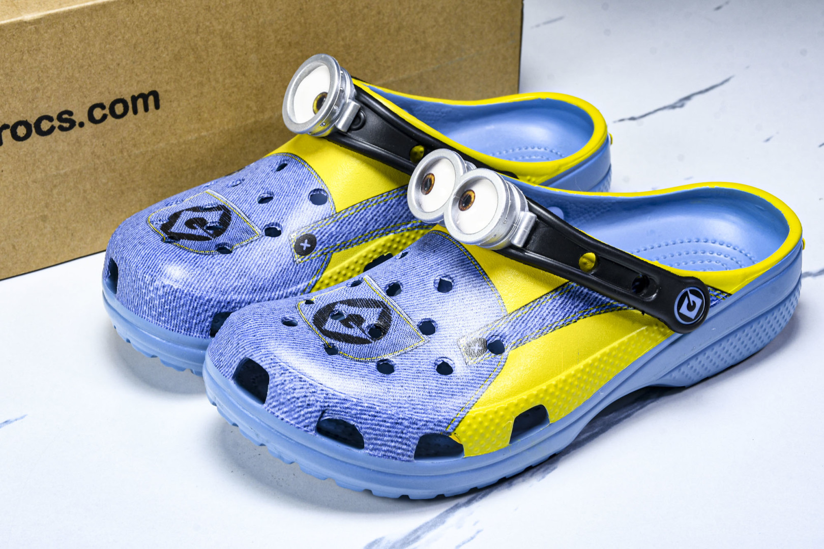  Crocs卡骆驰 小黄人限定合作系列EVA 经典一脚蹬包头洞洞鞋 蓝黄色 -001 尺码：M4（36-