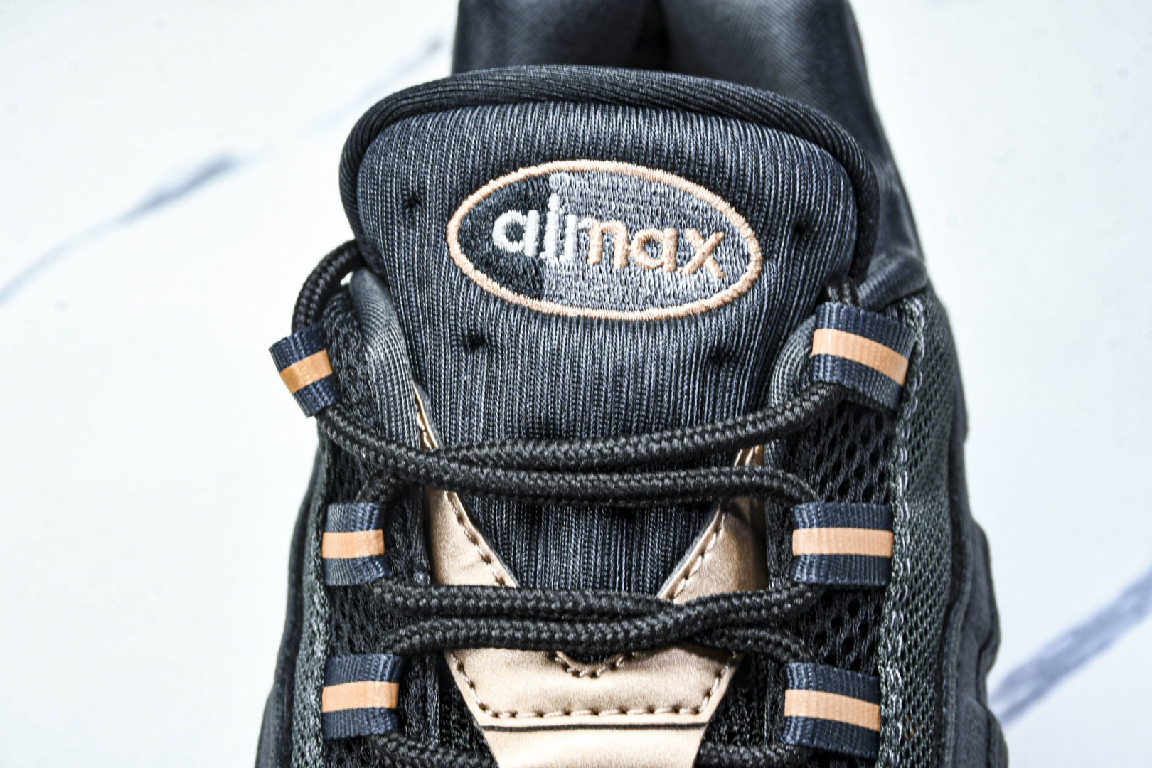 Nike Air Max 95 复古减震气垫跑鞋 HQ6457-001 尺寸 40 40.5 41 4