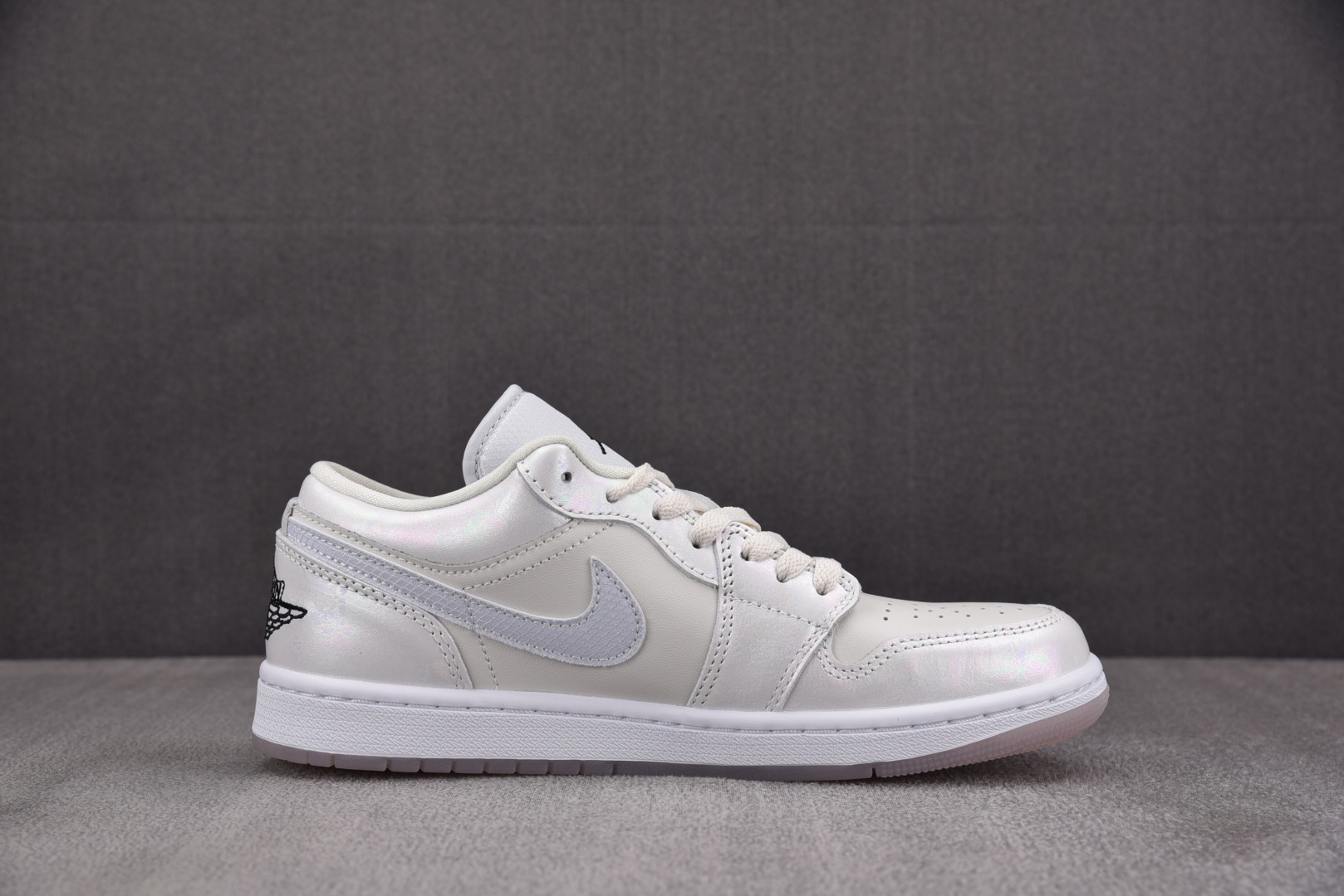 AJ低帮 尺码35.5-46

纯原版出品-Air Jordan 1 Low SE Year of th