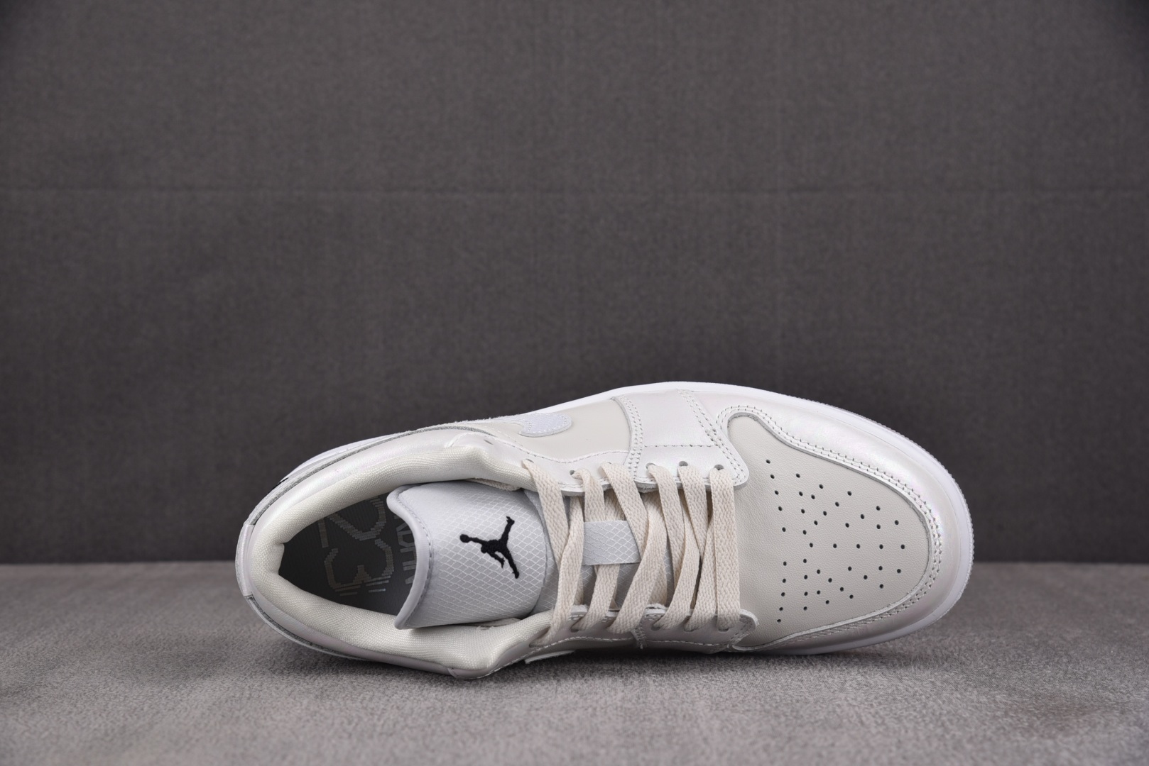 AJ低帮 尺码35.5-46

纯原版出品-Air Jordan 1 Low SE Year of th