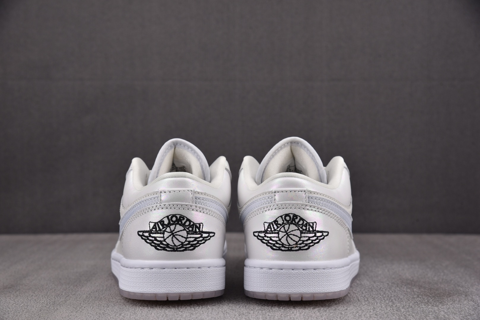 AJ低帮 尺码35.5-46

纯原版出品-Air Jordan 1 Low SE Year of th